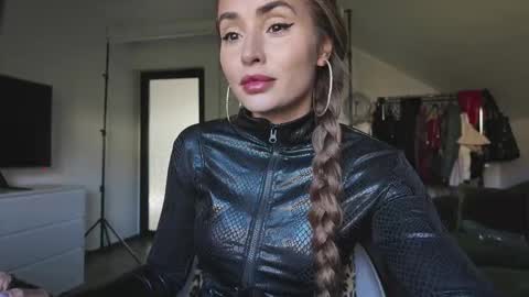 Alecssalove online show from 21, 10, 2025