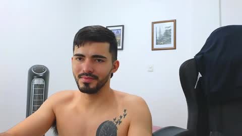 alejandroo_7 online show from 10, 1, 2025