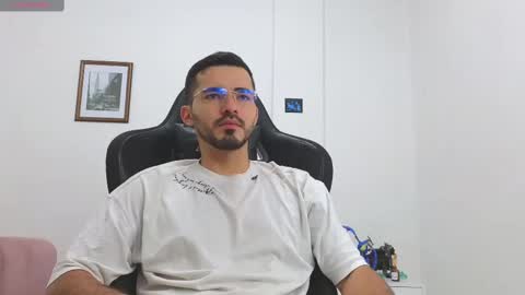 alejandroo_7 online show from 25, 10, 2025