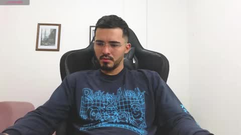 alejandroo_7 online show from 8, 11, 2025