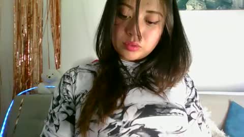 QUEEN OFF MILk  IM BACK  15 NOV online show from 21, 12, 2025