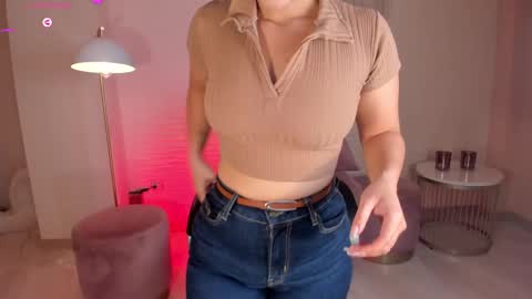 Snapshot of alessaromero chatting on 2, 3, 2025 ALESSA ROMERO  online show from 2, 3, 2025