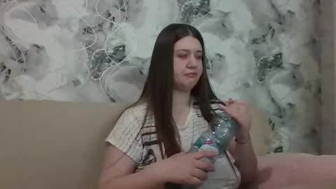 Aletta Oushen online show from 6, 3, 2025