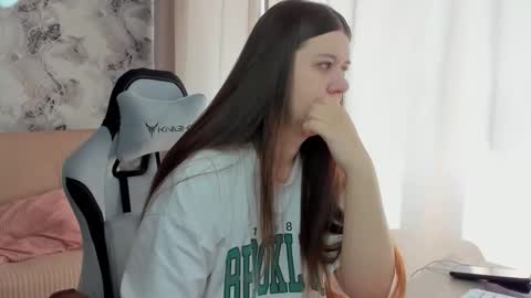 Aletta Oushen online show from 18, 9, 2025