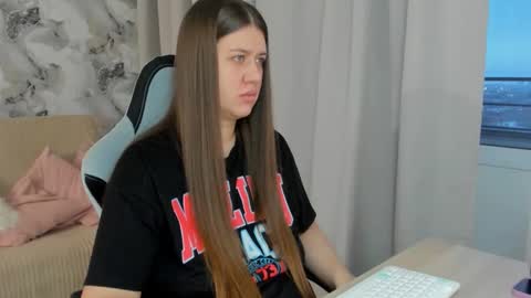 Aletta Oushen online show from 10, 10, 2025