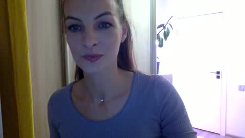 Snapshot of alexa_dreaam chatting on 8, 10, 2025 alexa_dreaam online show from 8, 10, 2025