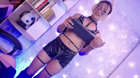 alexaavandercloude online show from 5, 5, 2026
