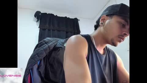 Snapshot of alexandre_starkk chatting on 6, 10, 2025 Alexandre online show from 6, 10, 2025