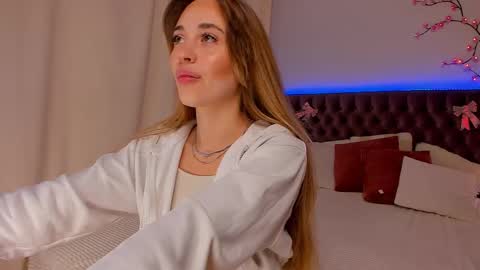 Snapshot of alexawilds chatting on 4, 10, 2025 AlexaWilds online show from 4, 10, 2025