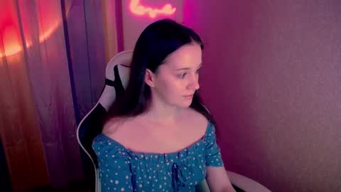 Alexis Miss online show from 5, 3, 2025