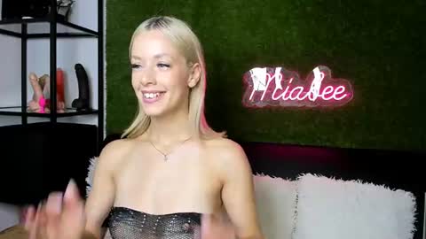 alexisbanx online show from 12, 7, 2026