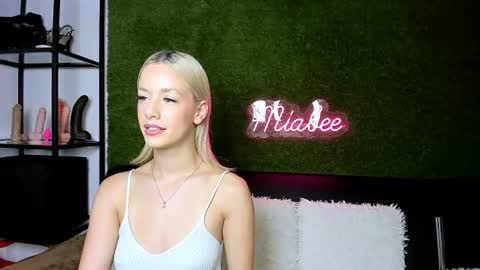 alexisbanx online show from 14, 7, 2026
