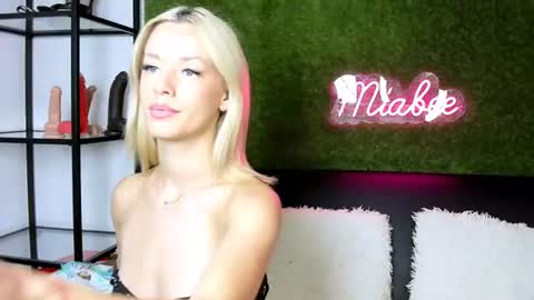 alexisbanx online show from 15, 7, 2026