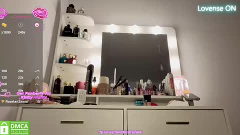 A R Y A  T I A online show from 9, 2, 2026