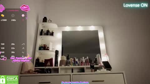 A R Y A  T I A online show from 17, 2, 2026