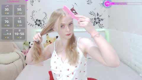 Snapshot of alice_d0ll chatting on 28, 9, 2025 Alice  online show from 28, 9, 2025
