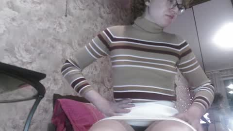 Snapshot of alice_peach chatting on 2, 2, 2025 bigclit daddy squirt bigdildo fit online show from 2, 2, 2025