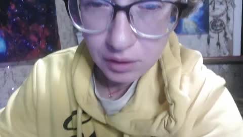 Snapshot of alice_peach chatting on 12, 10, 2025 bigclit daddy squirt bigdildo fit online show from 12, 10, 2025