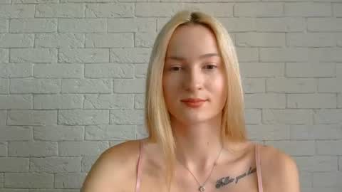 Snapshot of alice_sweet_01 chatting on 18, 6, 2026 Alice online show from 18, 6, 2026