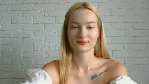 Snapshot of alice_sweet_01 chatting on 25, 6, 2026 Alice online show from 25, 6, 2026