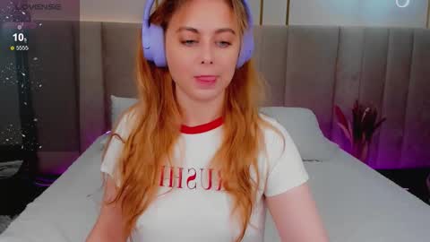 Snapshot of alice_wander chatting on 11, 9, 2025 Alice online show from 11, 9, 2025