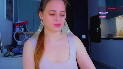 Snapshot of alice_wander chatting on 24, 4, 2026 Alice online show from 24, 4, 2026
