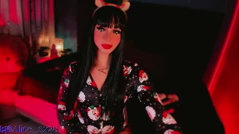 Snapshot of alicebby_bigcock19 chatting on 30, 11, 2025 Alice online show from 30, 11, 2025