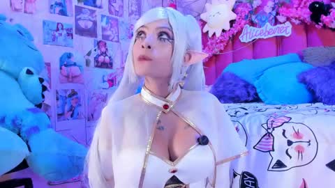 Snapshot of alicebenett_ chatting on 17, 5, 2026 online show from 17, 5, 2026