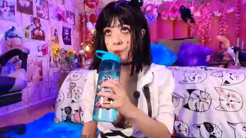 Snapshot of alicebenett_ chatting on 9, 7, 2026 online show from 9, 7, 2026