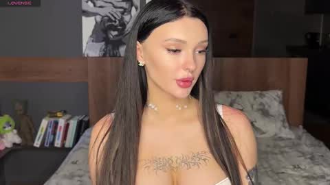 Snapshot of alicedream27 chatting on 13, 10, 2025 AliceDream online show from 13, 10, 2025