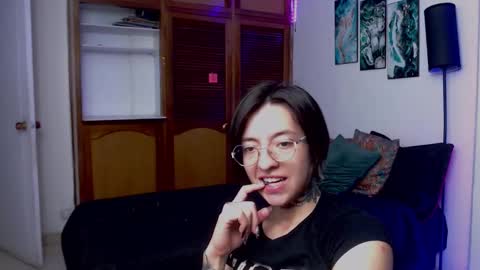 alicee_logan_ online show from 12, 11, 2025