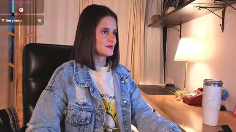 Snapshot of alicee_milf_ chatting on 5, 12, 2025 Aleja online show from 5, 12, 2025