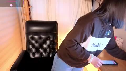 Snapshot of alicee_milf_ chatting on 15, 12, 2025 Aleja online show from 15, 12, 2025