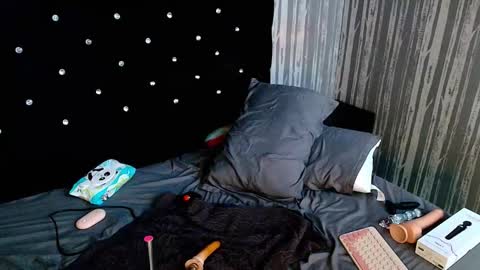 alicee_moonn online show from 5, 2, 2026