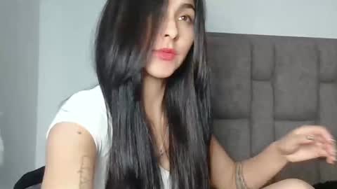 Snapshot of alicee_roos chatting on 5, 1, 2025 Alice online show from 5, 1, 2025