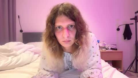 AlicePinkhead online show from 27, 10, 2025
