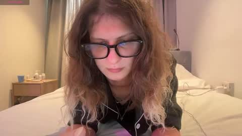 AlicePinkhead online show from 10, 4, 2026