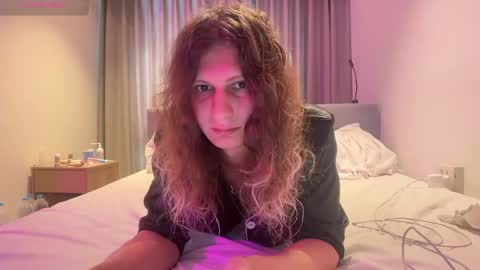 AlicePinkhead online show from 28, 4, 2026