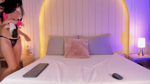 Snapshot of alicesandoval_ chatting on 17, 12, 2025 ALICE online show from 17, 12, 2025