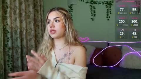 Snapshot of alicetenshi chatting on 31, 10, 2025 Sweet Alice online show from 31, 10, 2025