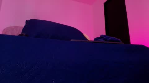 Alicia Kyse  online show from 3, 12, 2025