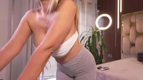 Alicia Lang online show from 19, 12, 2025