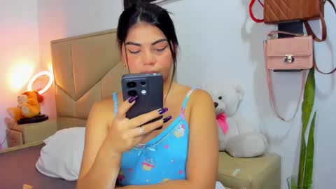 Snapshot of aliciabiden chatting on 15, 10, 2025 aliciabiden online show from 15, 10, 2025