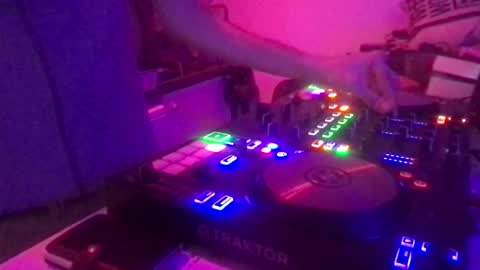 Snapshot of alien8720 chatting on 4, 12, 2024 busco rockera online show from 4, 12, 2024