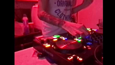 Snapshot of alien8720 chatting on 1, 2, 2025 busco rockera online show from 1, 2, 2025