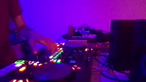 Snapshot of alien8720 chatting on 8, 2, 2025 busco rockera online show from 8, 2, 2025