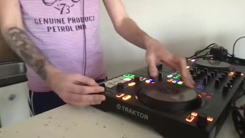 Snapshot of alien8720 chatting on 16, 2, 2025 busco rockera online show from 16, 2, 2025