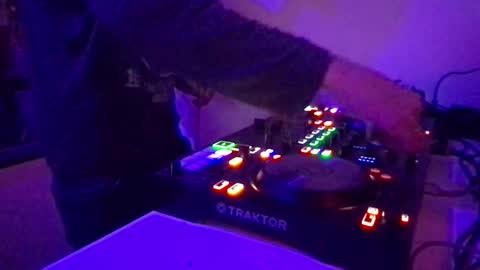 Snapshot of alien8720 chatting on 21, 2, 2025 busco rockera online show from 21, 2, 2025