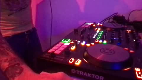 Snapshot of alien8720 chatting on 24, 2, 2025 busco rockera online show from 24, 2, 2025