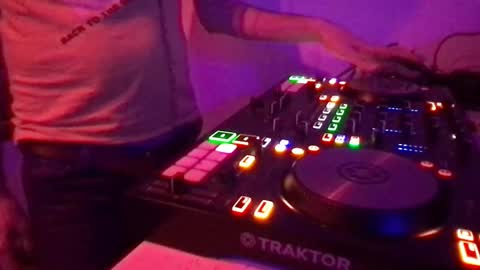 Snapshot of alien8720 chatting on 24, 2, 2025 busco rockera online show from 24, 2, 2025